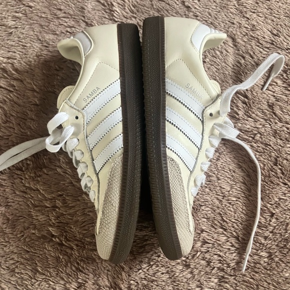 Adidas Women's Samba OG sneakers in Cream/White - Picture 2 of 5